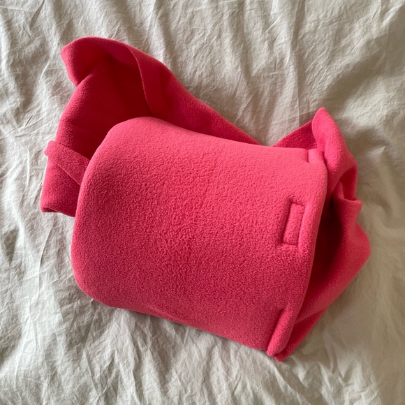 TRTL Travel Pillow - Coral - Picture 4 of 4